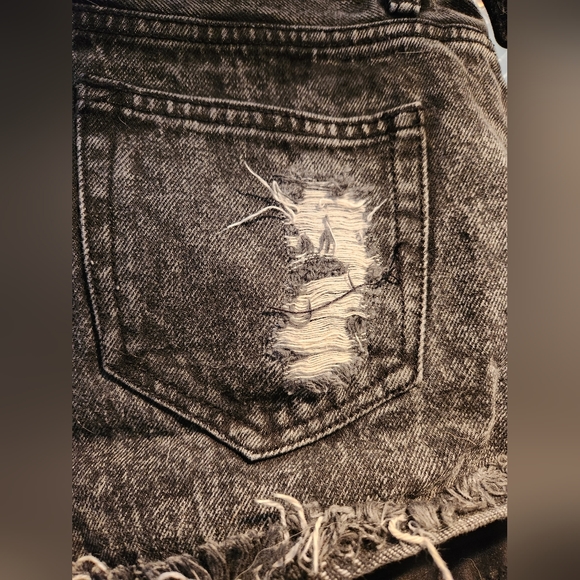 Forever 21 High-Waisted Distressed Black Jean Shorts - Picture 4 of 6